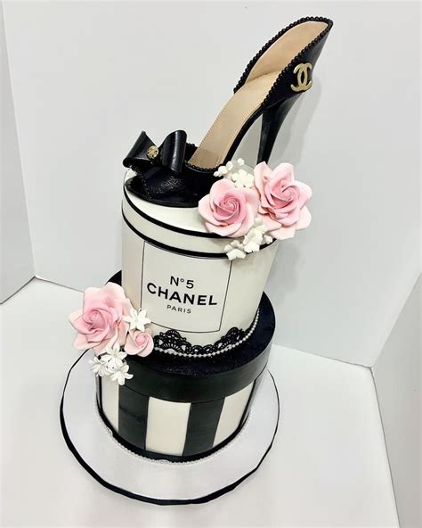 compleanno chanel|Chanel no 5 cake.